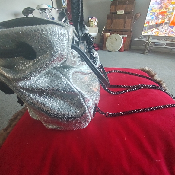 Kendall - Kylie Silver Sparkle Purse Knap Sack - Picture 5 of 6